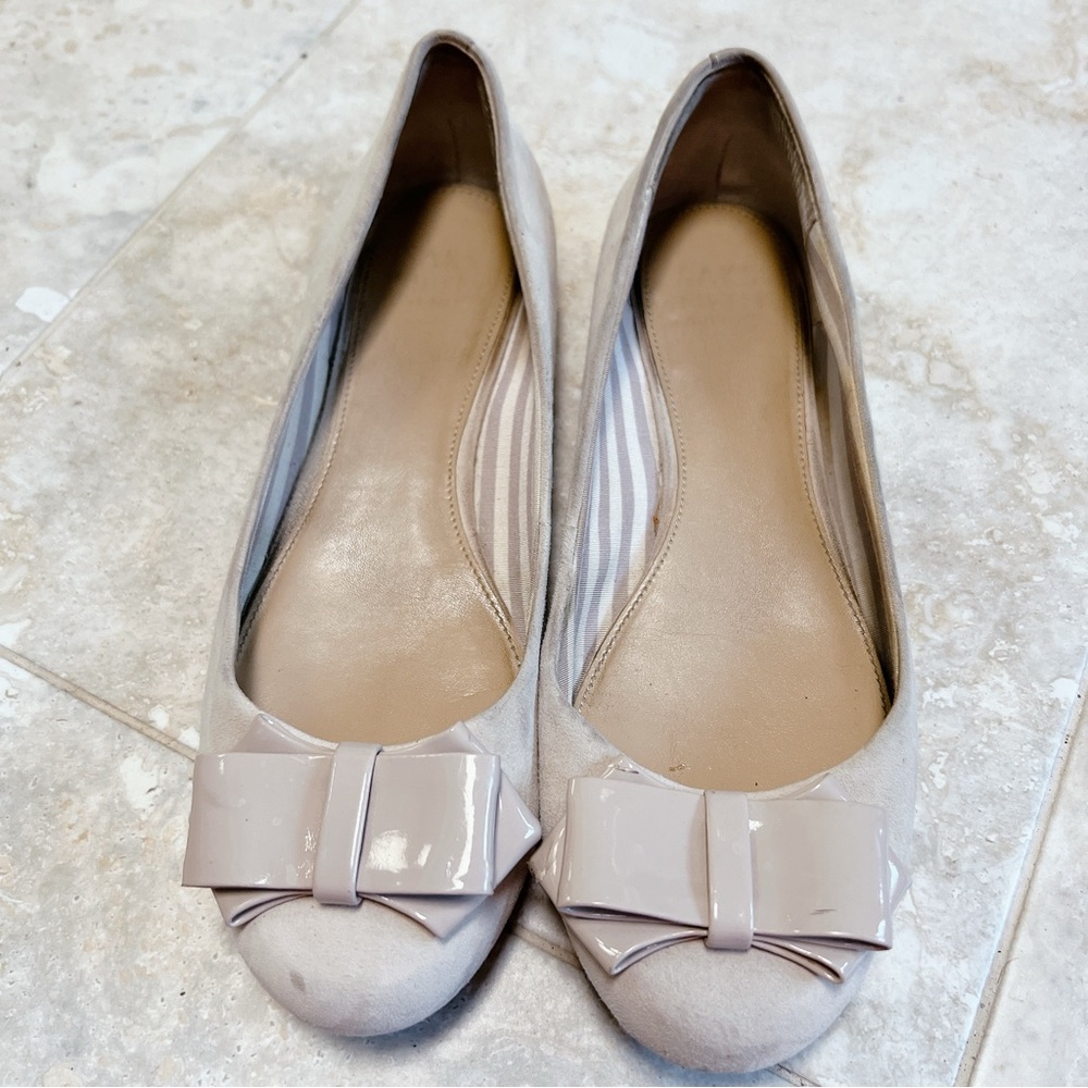 Elegant Saks Fifth Avenue Suede Ballet Flats with Shiny Bow Tie